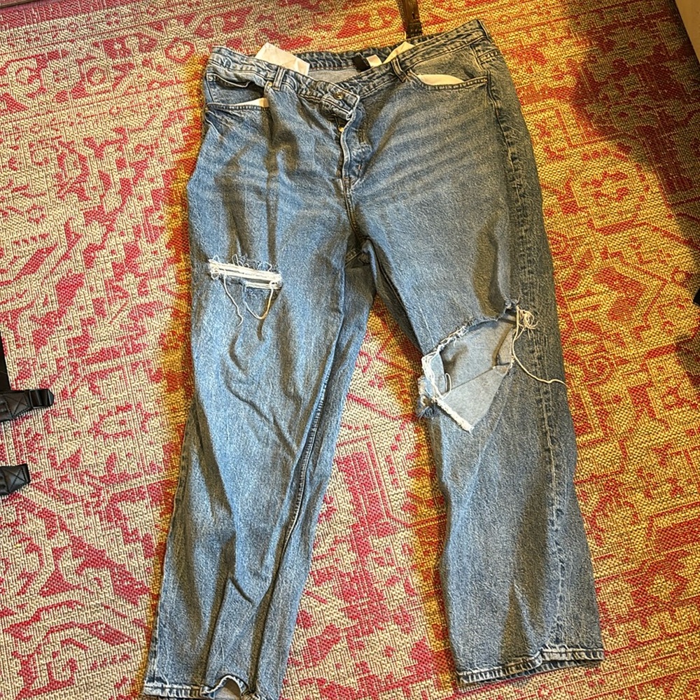 H&M boyfriend cut xxl ripped jeans